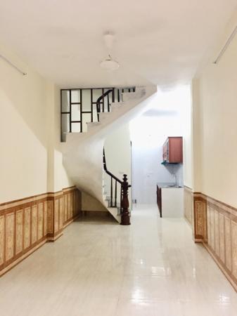 Cho thuê nhà 35 m2 x 2 tầng tại ngõ 26 phố Tư Đình, Long Biên